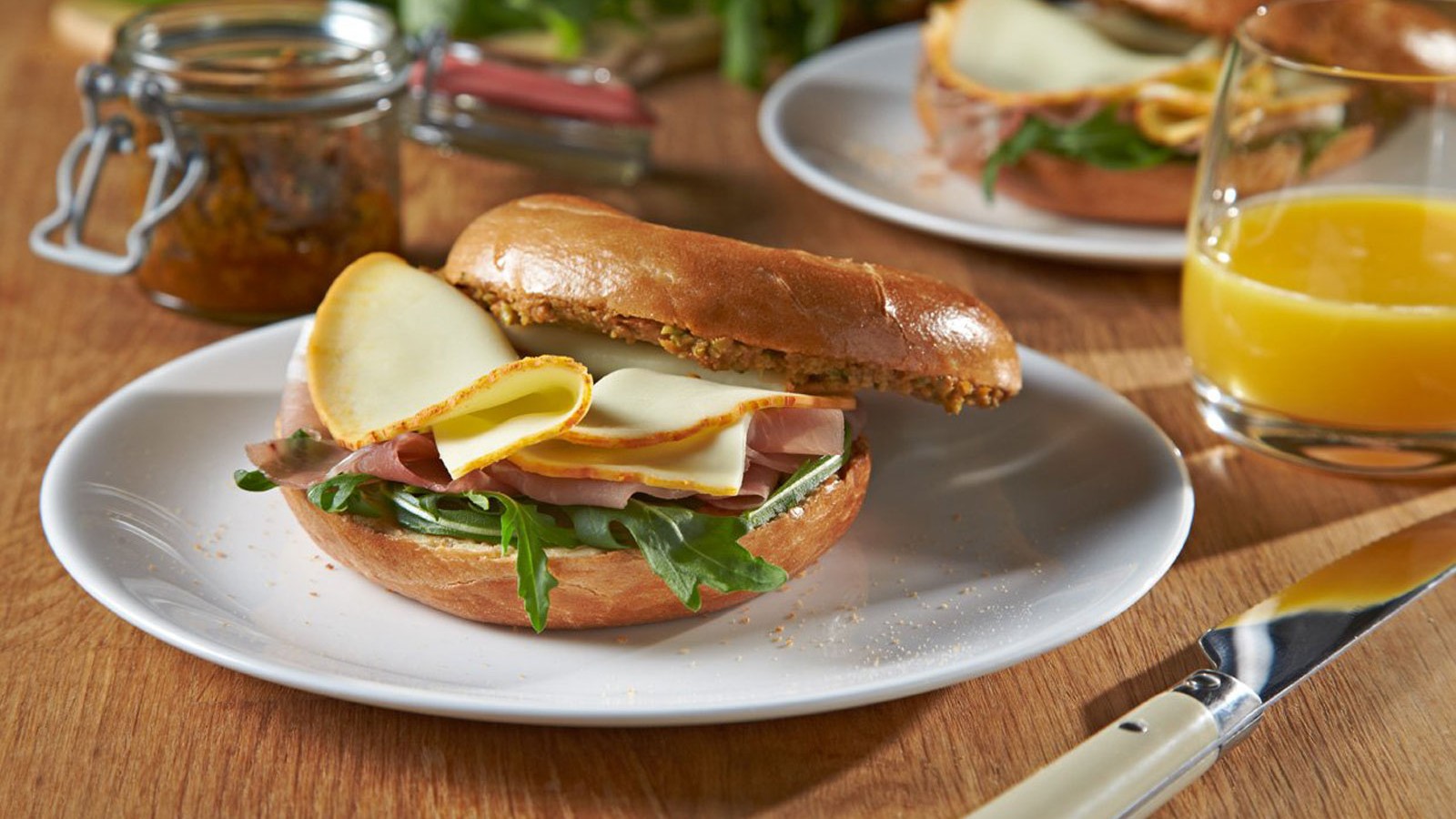 Bagel con formaggio a fette